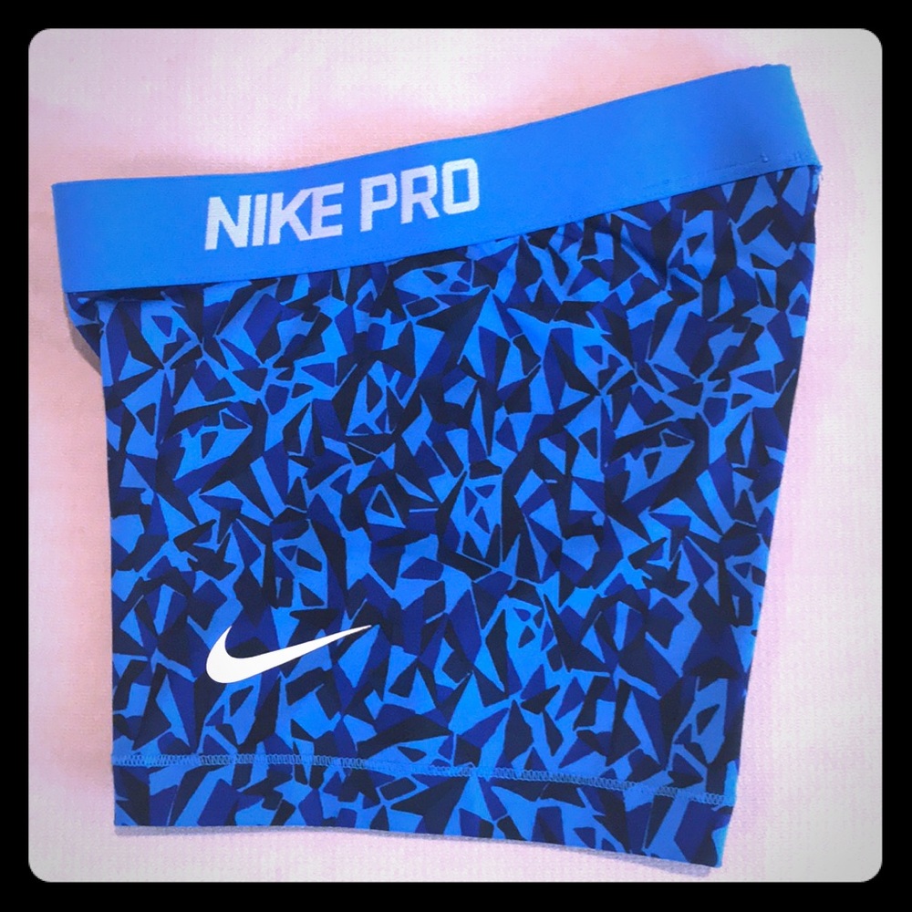 2.5" Woman's Nike Pros